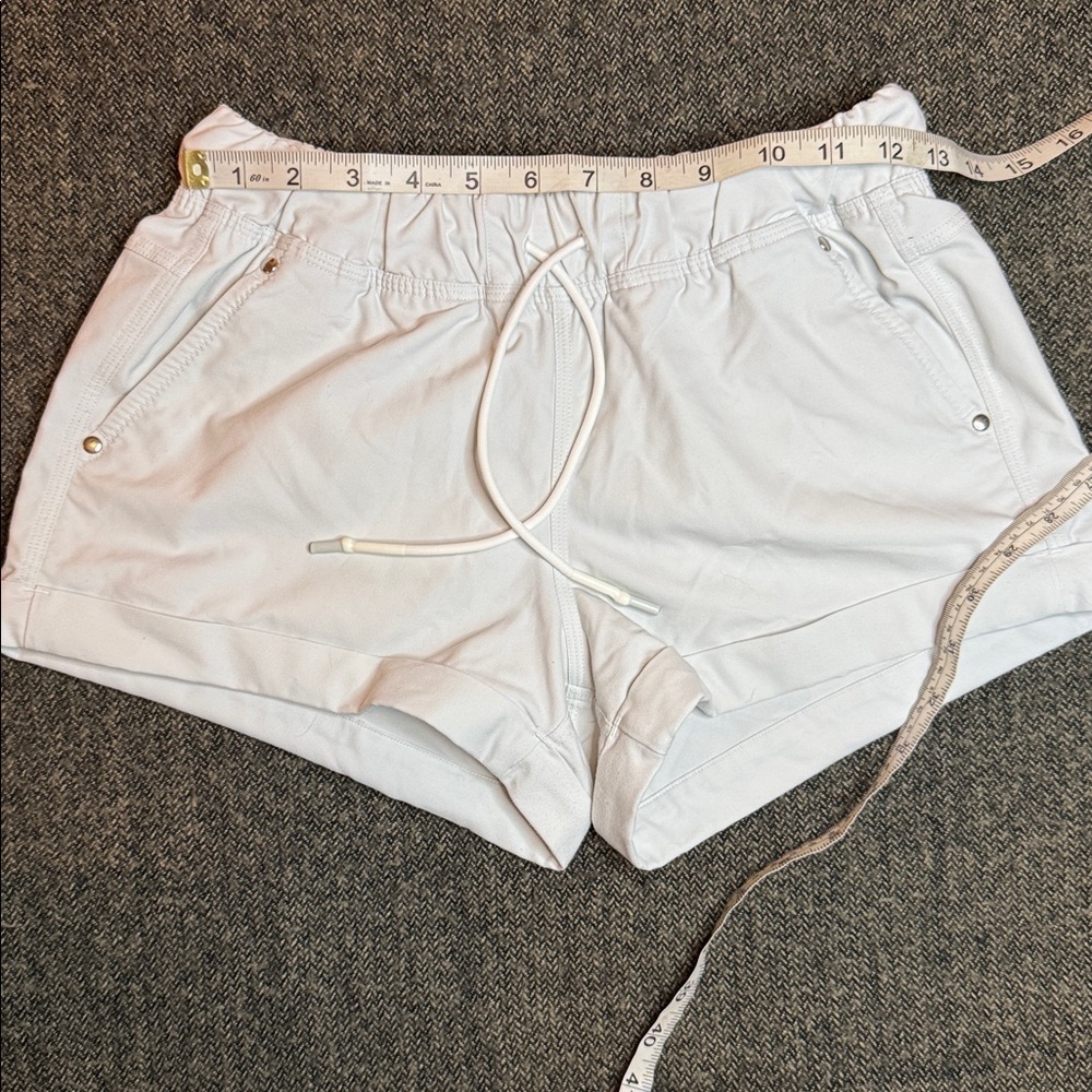 Lululemon Athletica Light Gray Athletic Shorts sz 4 - Picture 3 of 8